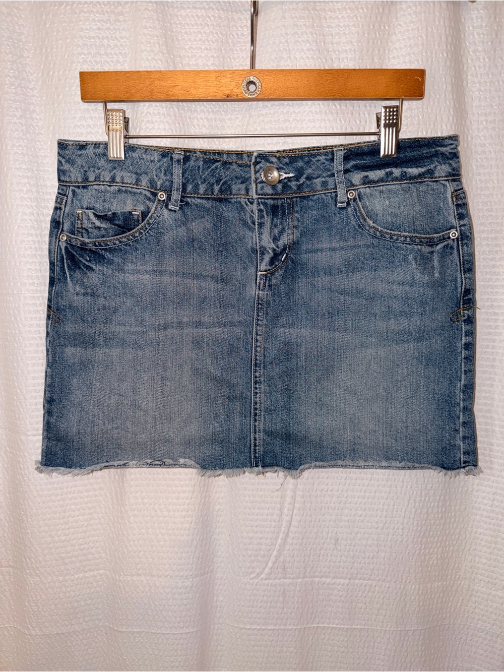 Apt. 9 Vintage Denim Mini Skirt Low Rise Frayed Raw Hem Size 8 Y2K Med Wash